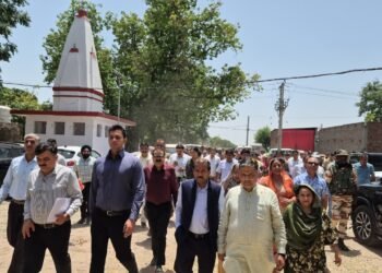 Anil Kumar Singh visits Golpattan under Vibrant Village Programme; outlines scheme objectives