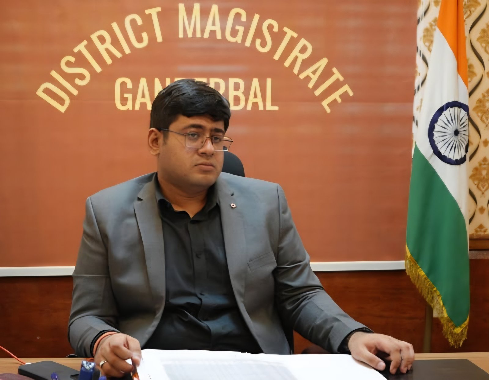 DC Ganderbal reviews digitization of revenue records, directs time-bound digitization of pending mutations