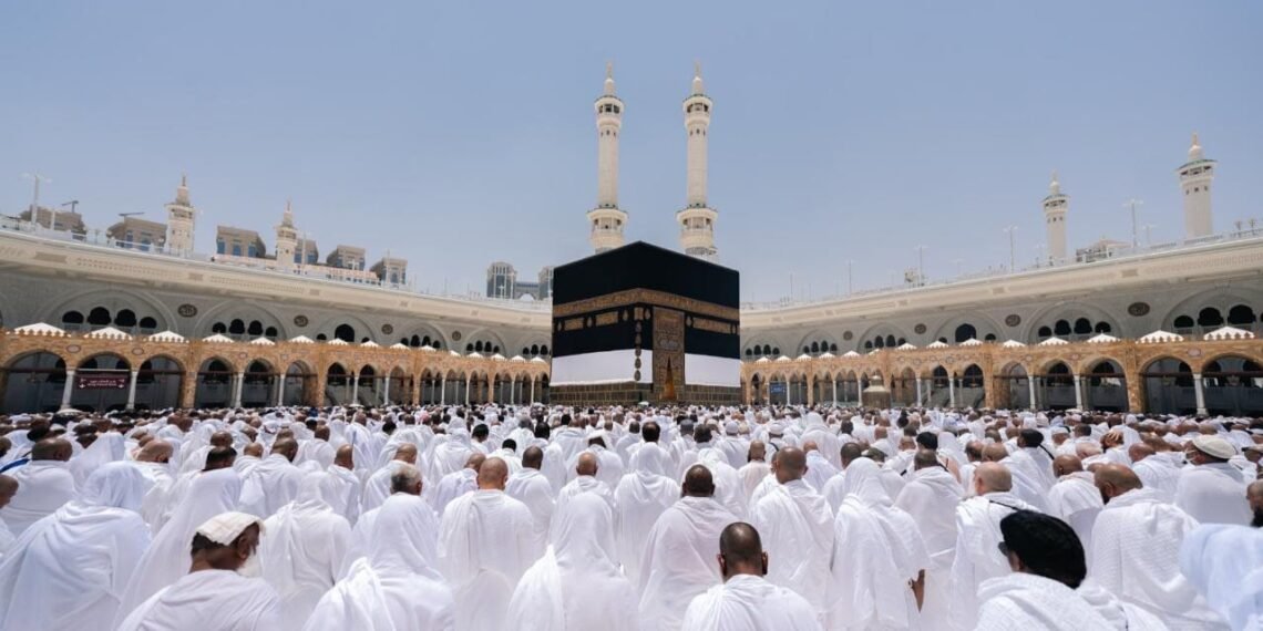 1.6 million pilgrims arrive in Saudi Arabia for hajj pilgrimage