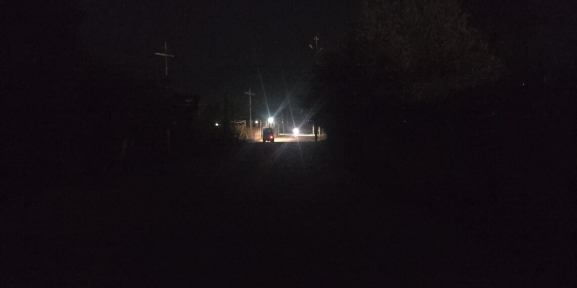 Dark Stretch Outside DH Ganderbal Raises Safety Concerns Among Residents