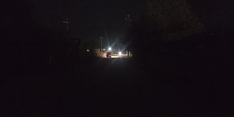 Dark Stretch Outside DH Ganderbal Raises Safety Concerns Among Residents