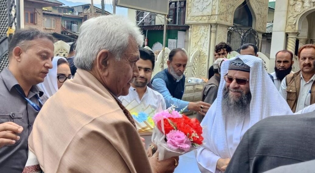 Lieutenant Governor visits sacred Hazratbal Shrine; reviews preparations for the upcoming auspicious festival of Eid ul-Adha