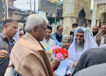 Lieutenant Governor visits sacred Hazratbal Shrine; reviews preparations for the upcoming auspicious festival of Eid ul-Adha