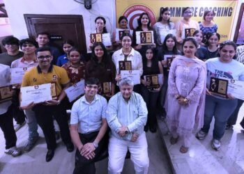 Transport Commissioner felicitates CBSE toppers