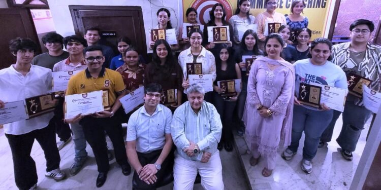 Transport Commissioner felicitates CBSE toppers
