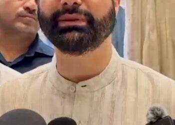 Mirwaiz Calls for Dialogue, Says if US and Iran can talk why not India-Pak