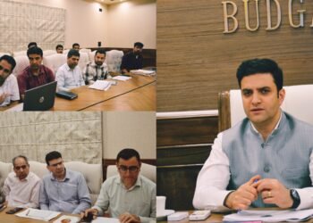 DC Budgam reviews progress of PM Surya Ghar Muft Bijli Yojana