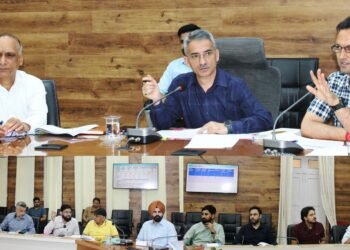 DC Doda reviews progress of Kisaan Khidmat Ghars