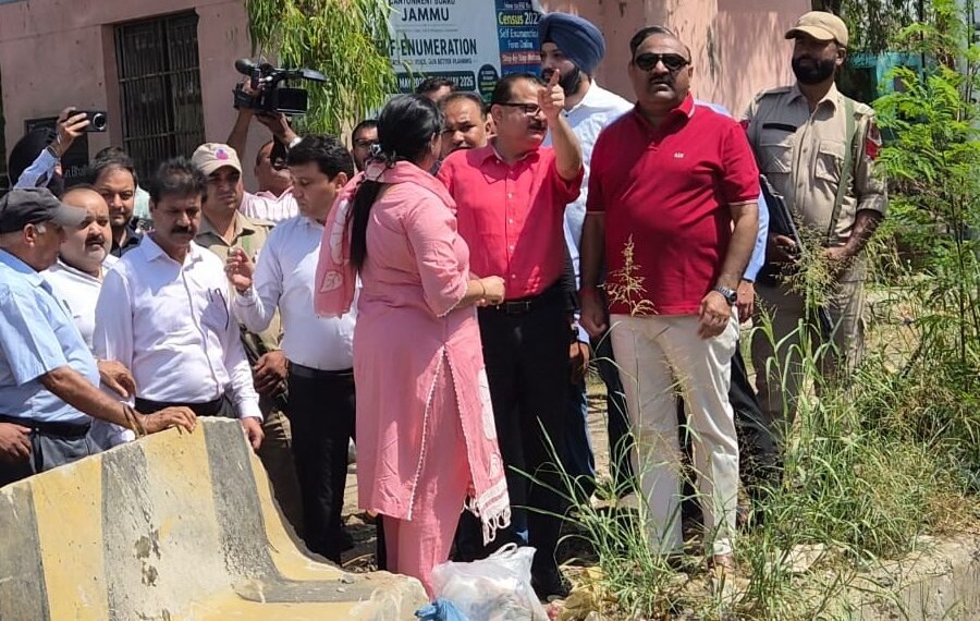 Deputy CM inspects Jeevan Nagar Bridge project, assesses restoration works at Mubarak Mandi Heritage Complex