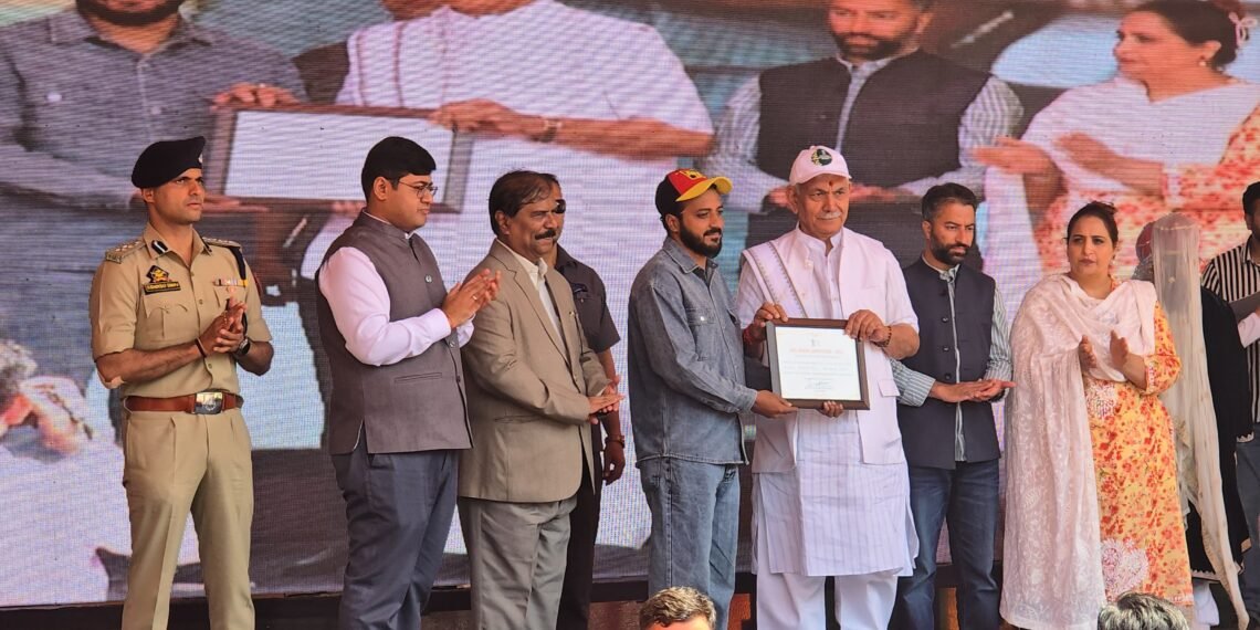 LG Manoj Sinha Honours Asian Nama Editor-in-Chief Ehsaan Yousf at Mega Anti-Drug Padyatra in Ganderbal