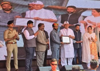 LG Manoj Sinha Honours Asian Nama Editor-in-Chief Ehsaan Yousf at Mega Anti-Drug Padyatra in Ganderbal
