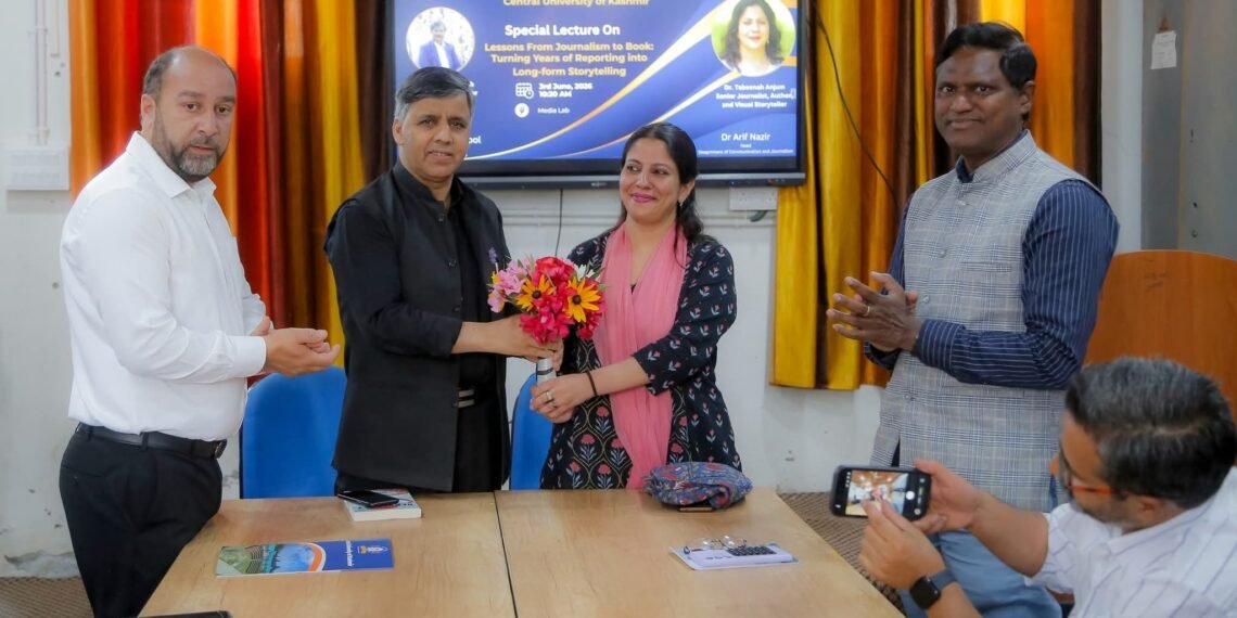 DCJ holds special lecture on ‘longform journalism,’ book writing