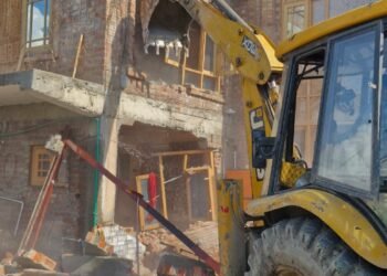 Police Demolish Illegal Three-Storeyed Residential Structure of Notorious Drug Peddler Worth Approximately ₹2 Crore In Srinagar