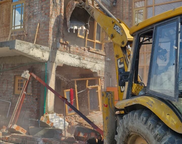Police Demolish Illegal Three-Storeyed Residential Structure of Notorious Drug Peddler Worth Approximately ₹2 Crore In Srinagar