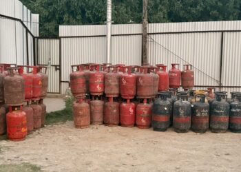 GANDERBAL POLICE CRACKS DOWN ON ILLEGAL LPG CYLINDER HOARDING; LARGE QUANTITY OF CYLINDERS SEIZED