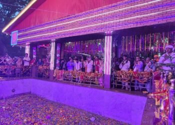 Grand Aarti Lights Up Kheer Bhawani Shrine; Thousands Join in Devotion Ahead of Annual Mela