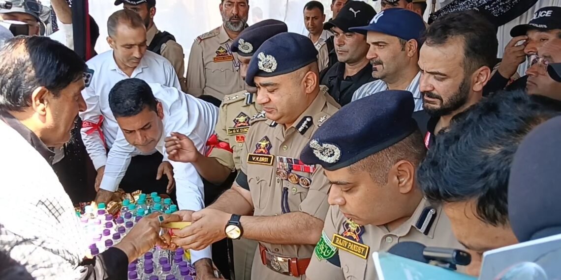 IGP Kashmir joins 8th Muharram procession, praises mourners for maintaining peace, discipline