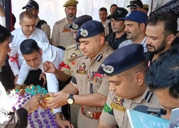 IGP Kashmir joins 8th Muharram procession, praises mourners for maintaining peace, discipline