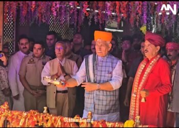 LG Sinha Pays Obeisance at Kheer Bhawani Shrine, Prays for Peace and Harmony in J&K