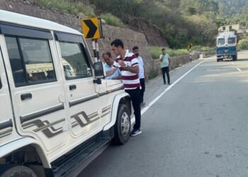MVD Rajouri intensifies traffic enforcement drive on NH Rajouri-Poonch; 1 vehicle seized, 14 challaned, ₹24,900 fine imposed