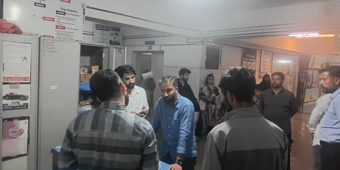 MLA Kangan Makes Midnight Visit to Trauma Hospital After Alleged Negligence Incident