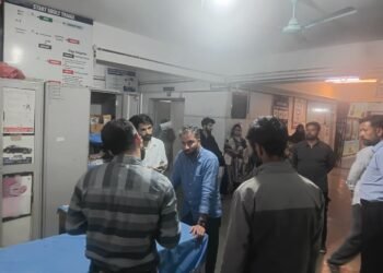 MLA Kangan Makes Midnight Visit to Trauma Hospital After Alleged Negligence Incident