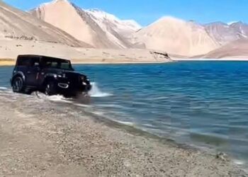 First-Time Crackdown in Ladakh: ₹2 Lakh Fine Imposed on Tourists for Illegal Off-Roading in Pangong, Protected Wildlife Areas