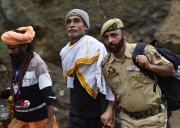 Anantnag Police Braves Heavy Rain to Assist Amarnath Pilgrims