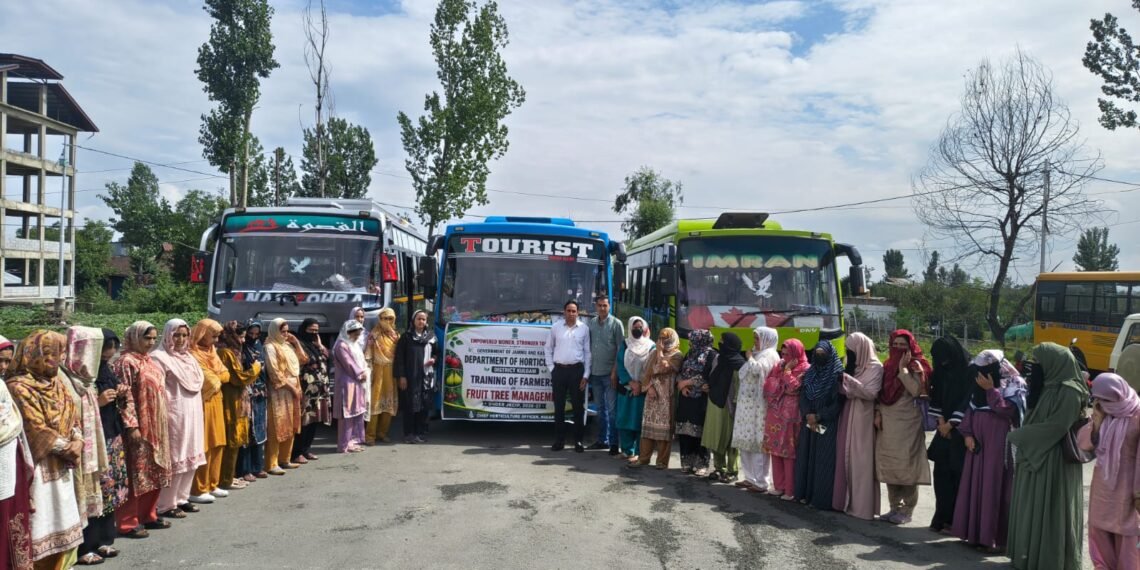 ACR Kulgam Flags off 84 Women for Exposure Tour to Centre of Excellence Zawoora