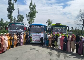 ACR Kulgam Flags off 84 Women for Exposure Tour to Centre of Excellence Zawoora