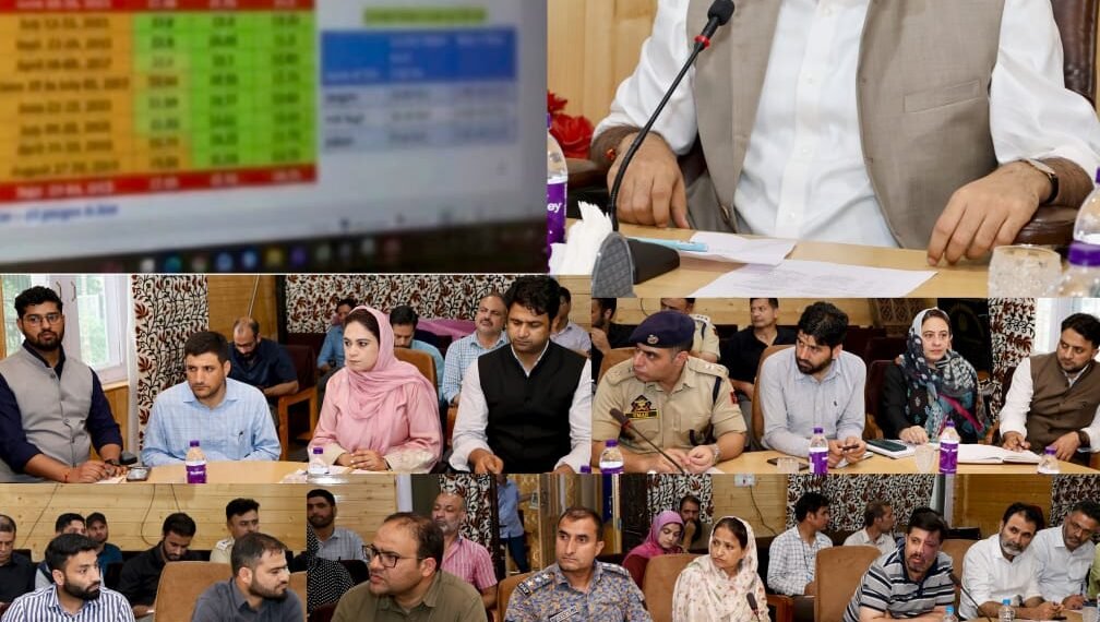 DC Srinagar visits Flood Control Room at Ram Munshi Bagh, assesses situation arising of inclement weather