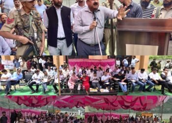 DDC Poonch holds Block Diwas at Bufliaz, assures time-bound redressal of public grievances