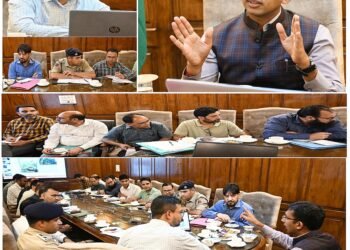 Div Com Kashmir reviews Flood Preparedness in Kulgam, directs for High-Level Readiness
