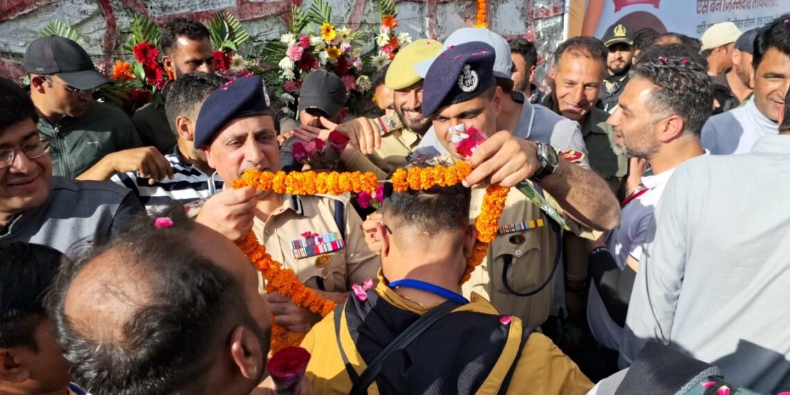 Amarnath Yatra 2026 Begins as First Batch of Pilgrims Gets Grand Welcome at Baltal Base Camp