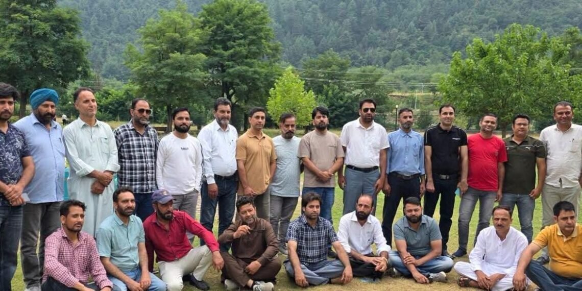 JK Teachers Association Baramulla Felicitates NEET Qualifiers