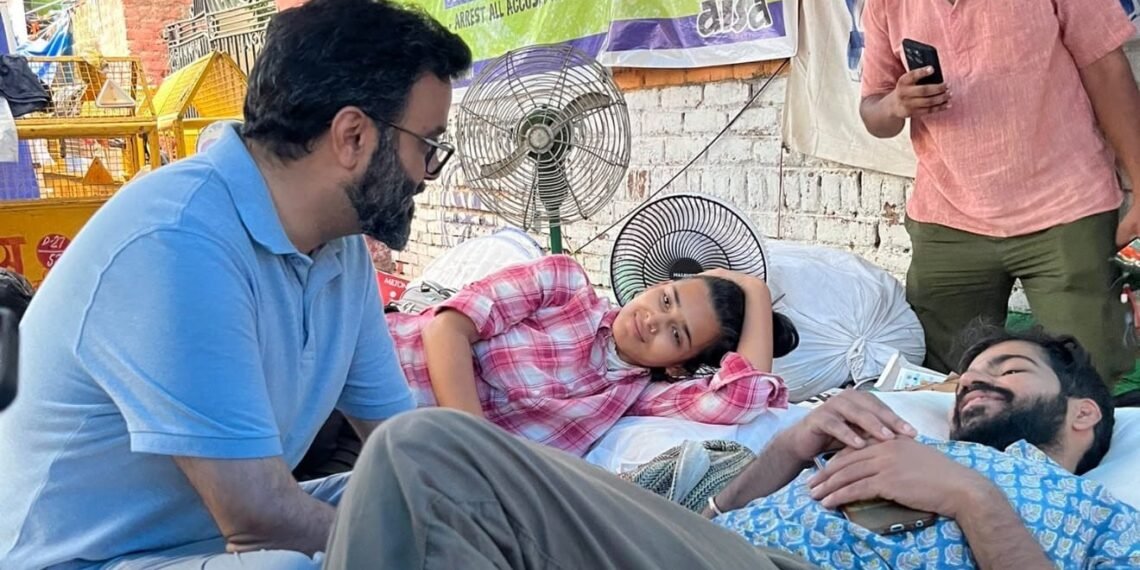MP Aga Ruhullah Visits Jantar Mantar, Extends Support To Students On Hunger Strike
