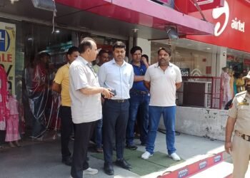 JMC Commissioner reviews fire safety compliance, assures support to commercial establishments for Fire NOCs