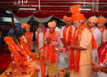 Lieutenant Governor flags-off first batch of pilgrims to the holy abode of Baba Barfani
