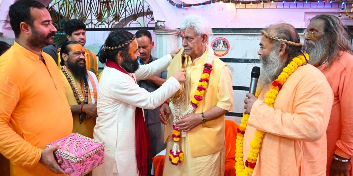 Lieutenant Governor pays obeisance at ancient Shri Ram Mandir at Purani Mandi Jammu