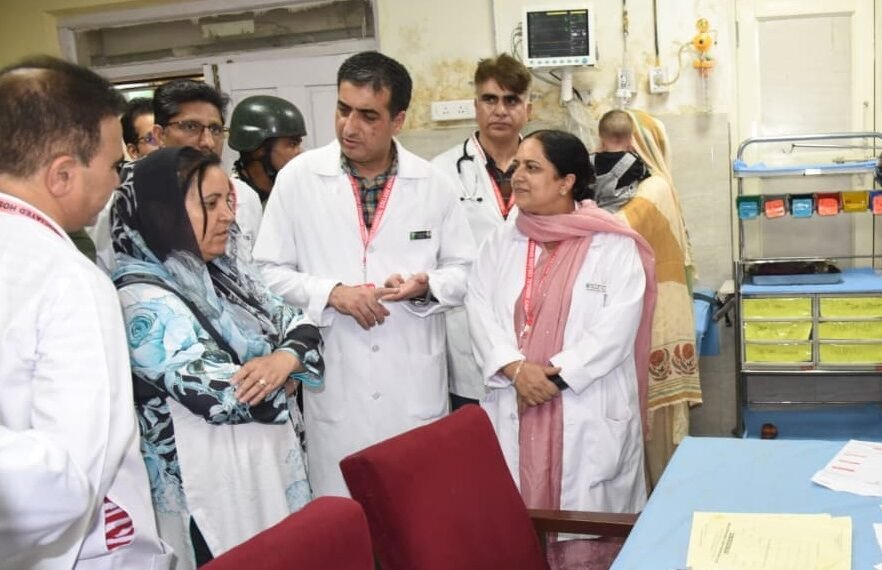 Sakeena Itoo visits Children Hospital Bemina on Doctors’ Day