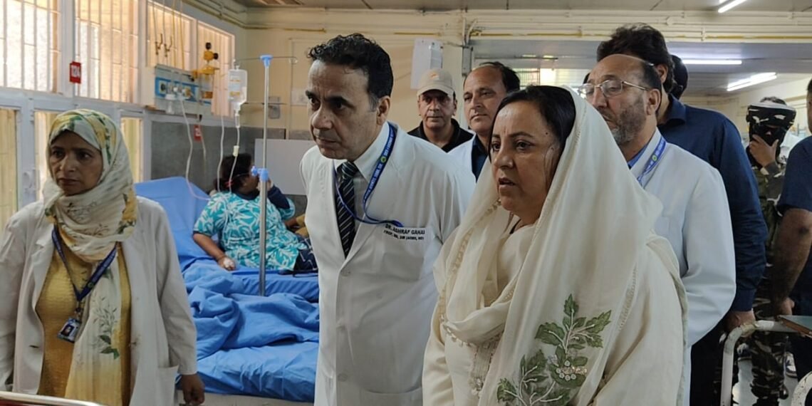 Sakeena Itoo visits SKIMS Soura, reviews treatment of injured Shri Amarnath Ji Yatra pilgrims
