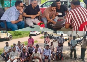 DC Kathua inspects AgriStack activities at Jamral village