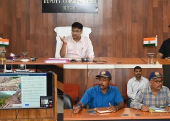 DDC Reasi reviews vulnerable road stretches, calls for timely restoration
