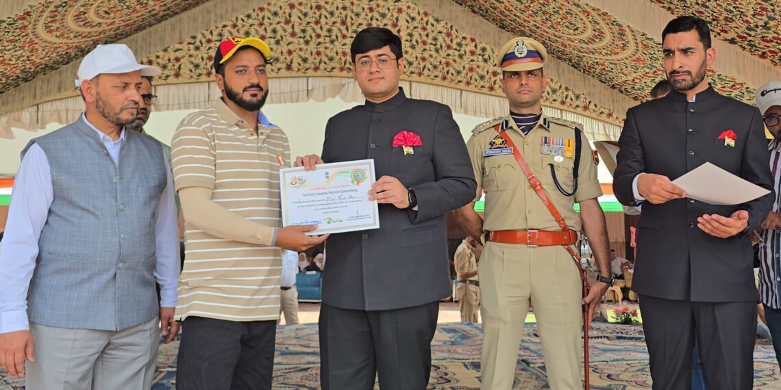 Ehsaan Yousf Editor-in-Chief Asian Nama, Honoured by Ganderbal Administration on Independence Day