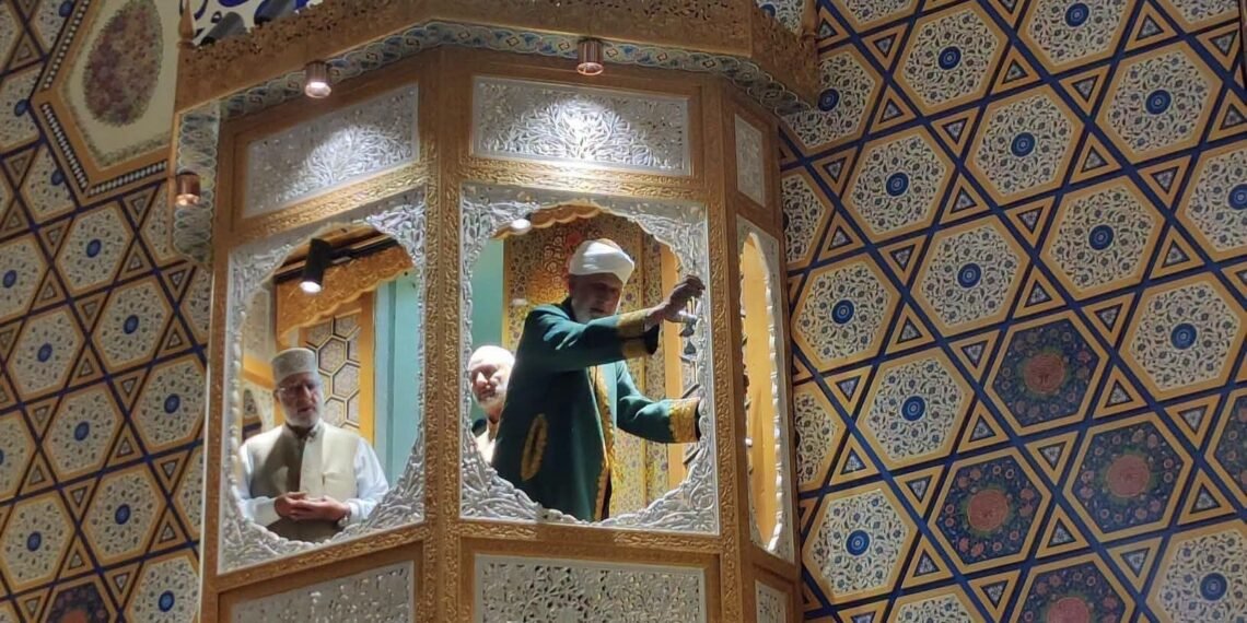 Dargah Hazratbal filled with devotees as ‘Moi-e-Muqaddas’ displayed on Eid-e-Milad-un-Nabi (SAW)