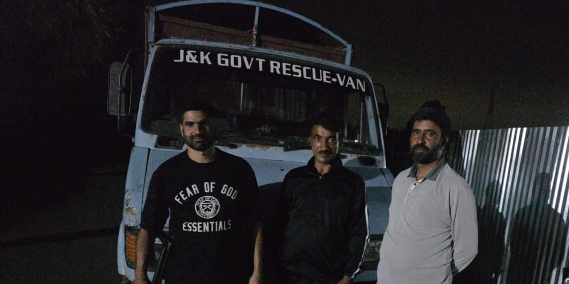 Leopard Spotted Roaming in Ganderbal Village, Residents Panic