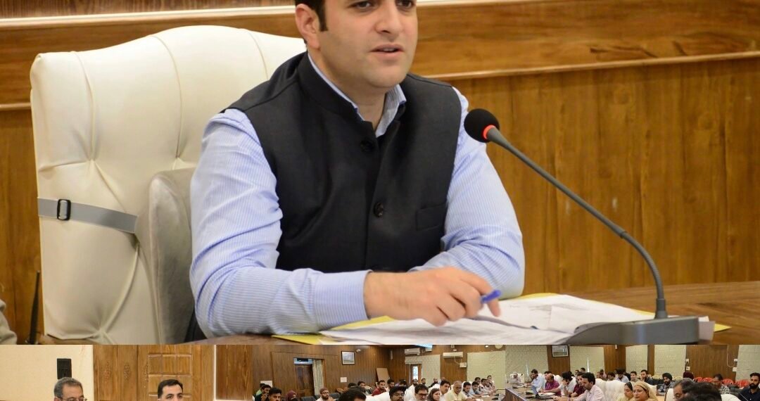 DC Budgam reviews progress of ongoing Har Ghar Tiranga Campaign
