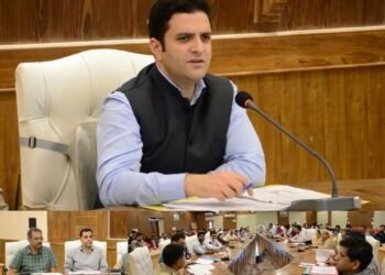 DC Budgam reviews progress of ongoing Har Ghar Tiranga Campaign