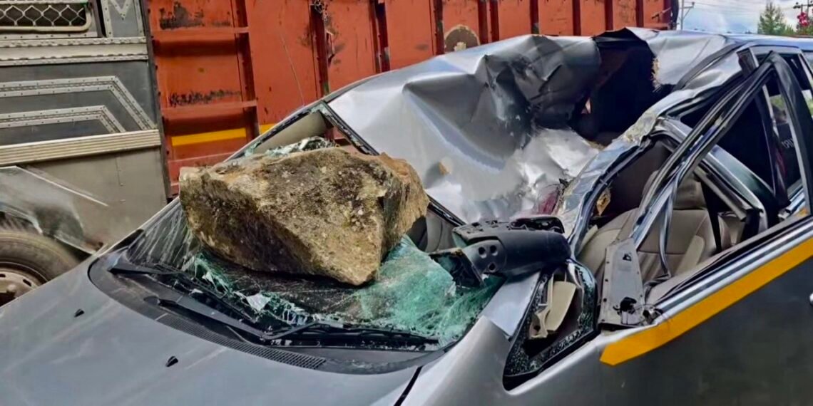 Tourist Injured After Stone Hits Innova Vehicle In Anantnag