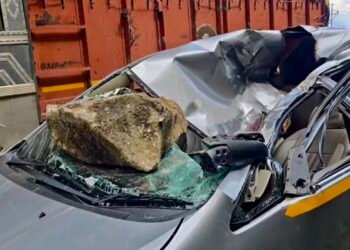 Tourist Injured After Stone Hits Innova Vehicle In Anantnag